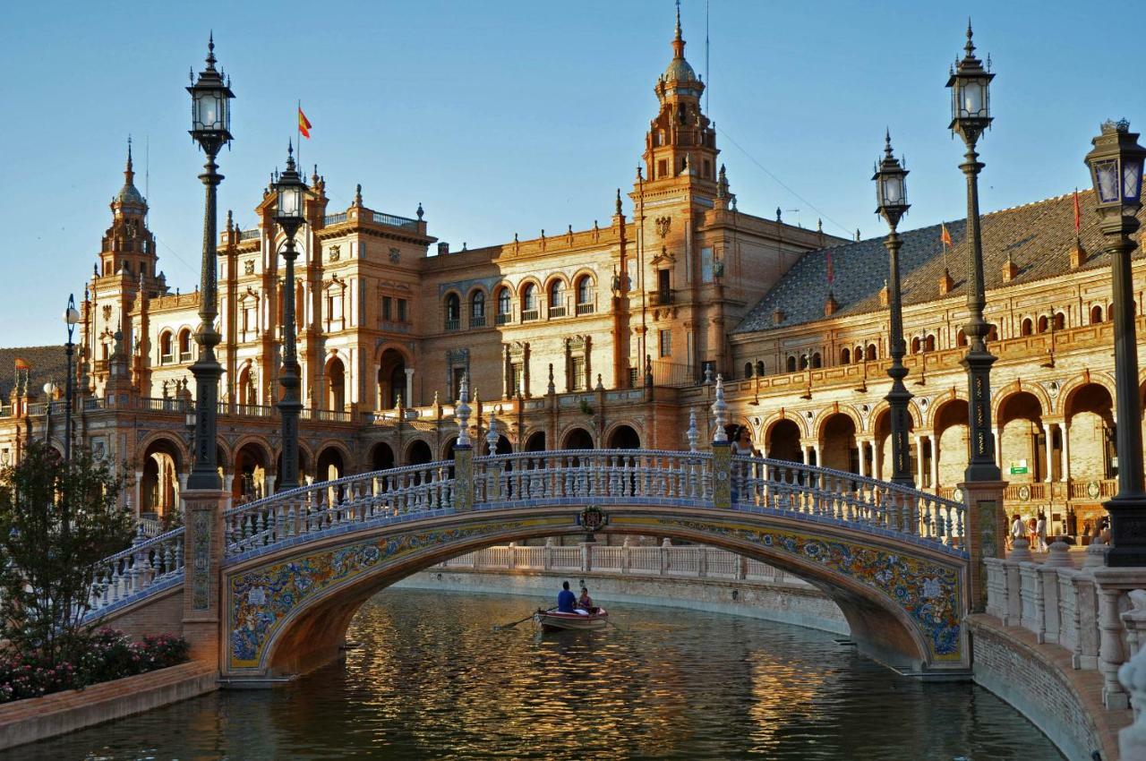 Go To Sevilla Cathedral Exterior foto